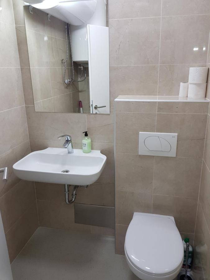 Hostel Railway Ljubljana Ngoại thất bức ảnh
